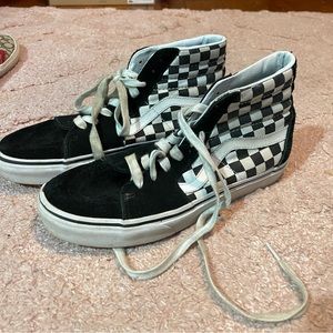 Black and white checkered high top Vans size 9! Gently worn! Iconic!